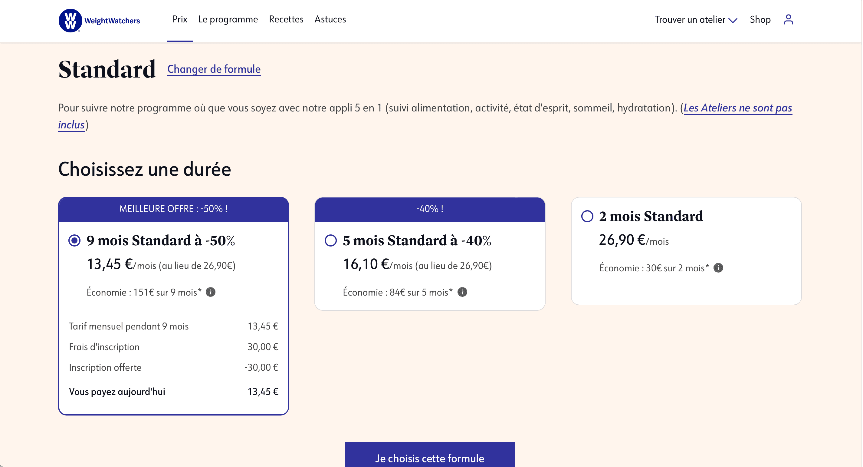 Page WeightWatchers avec le détail des formules. La formule sur la gauche est celle de 9 mois avec libellé “meilleure offre -50% !” cette offre est présélectionnée. La deuxième offre est celle de 5 mois avec le libellé “-40%” et la troisième offre est pour 2 mois standard.